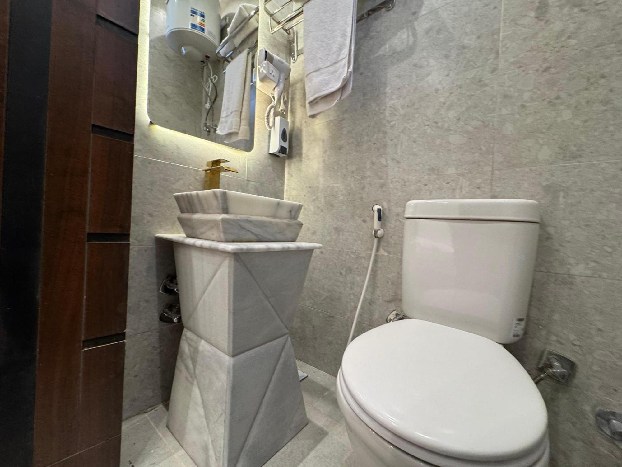 New White Pyramids Inn Ghatati 외부 사진