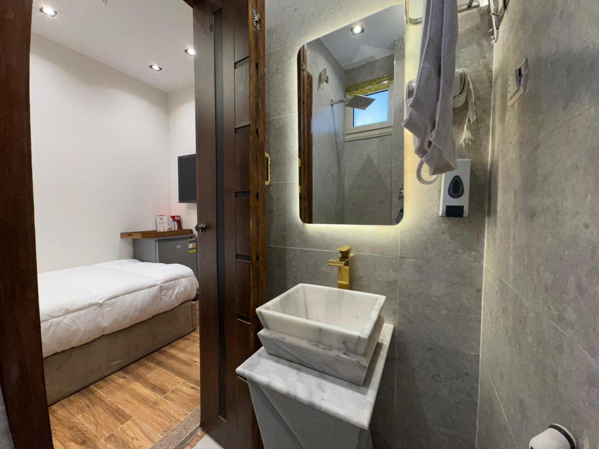 New White Pyramids Inn Ghatati 외부 사진