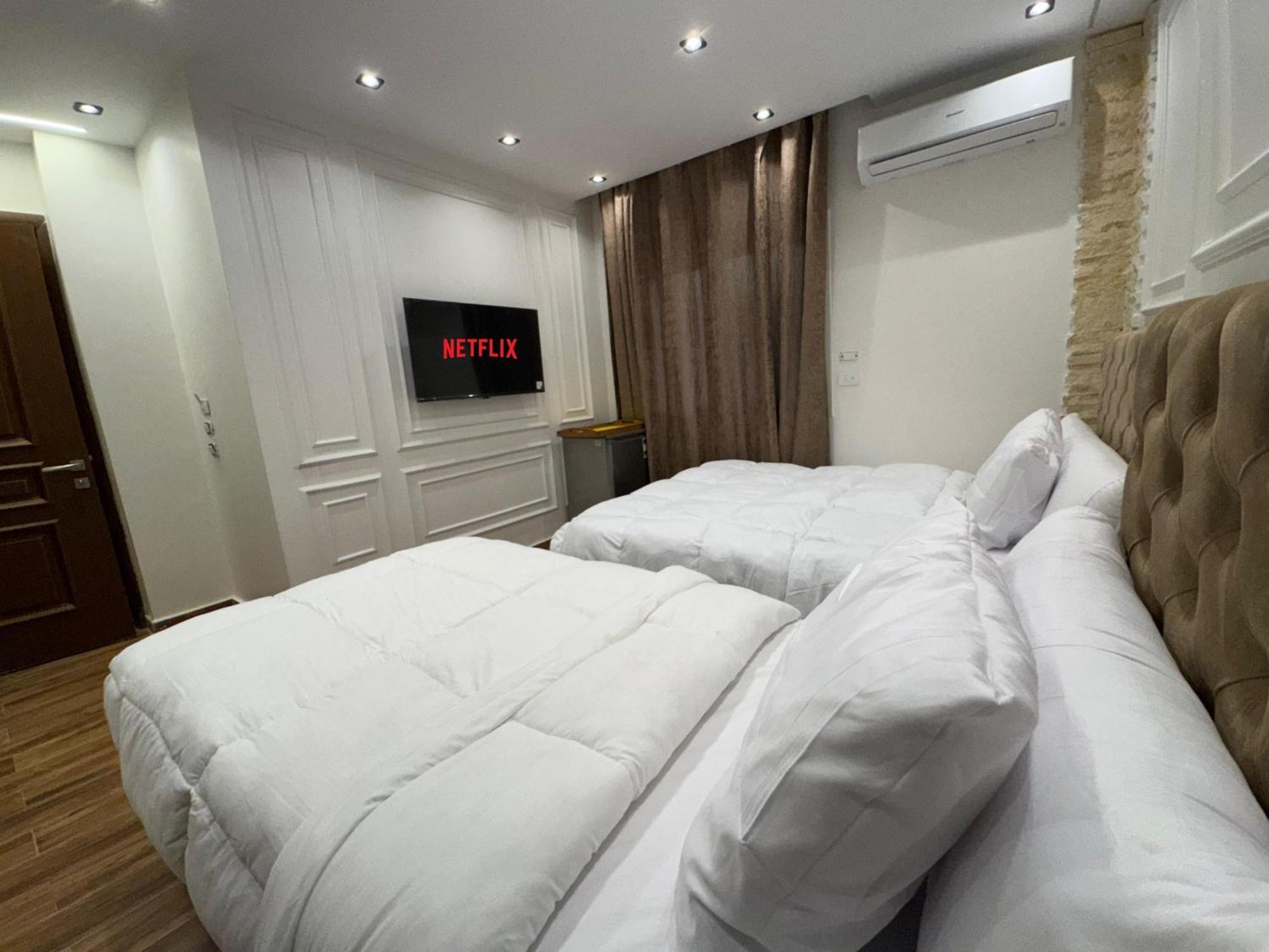 New White Pyramids Inn Ghatati 외부 사진
