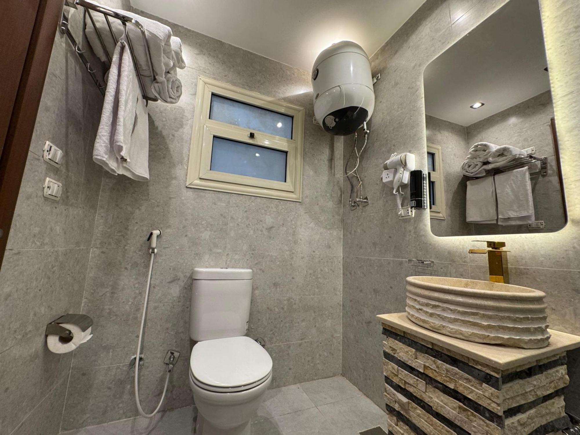 New White Pyramids Inn Ghatati 외부 사진