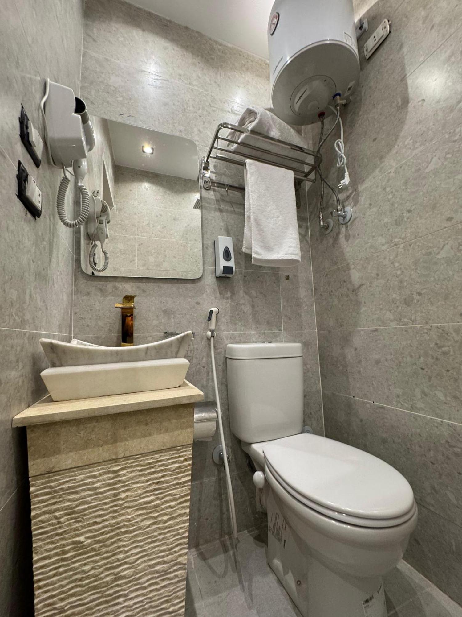 New White Pyramids Inn Ghatati 외부 사진