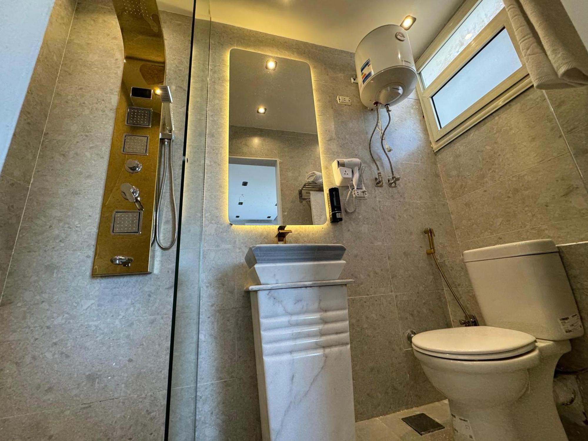 New White Pyramids Inn Ghatati 외부 사진