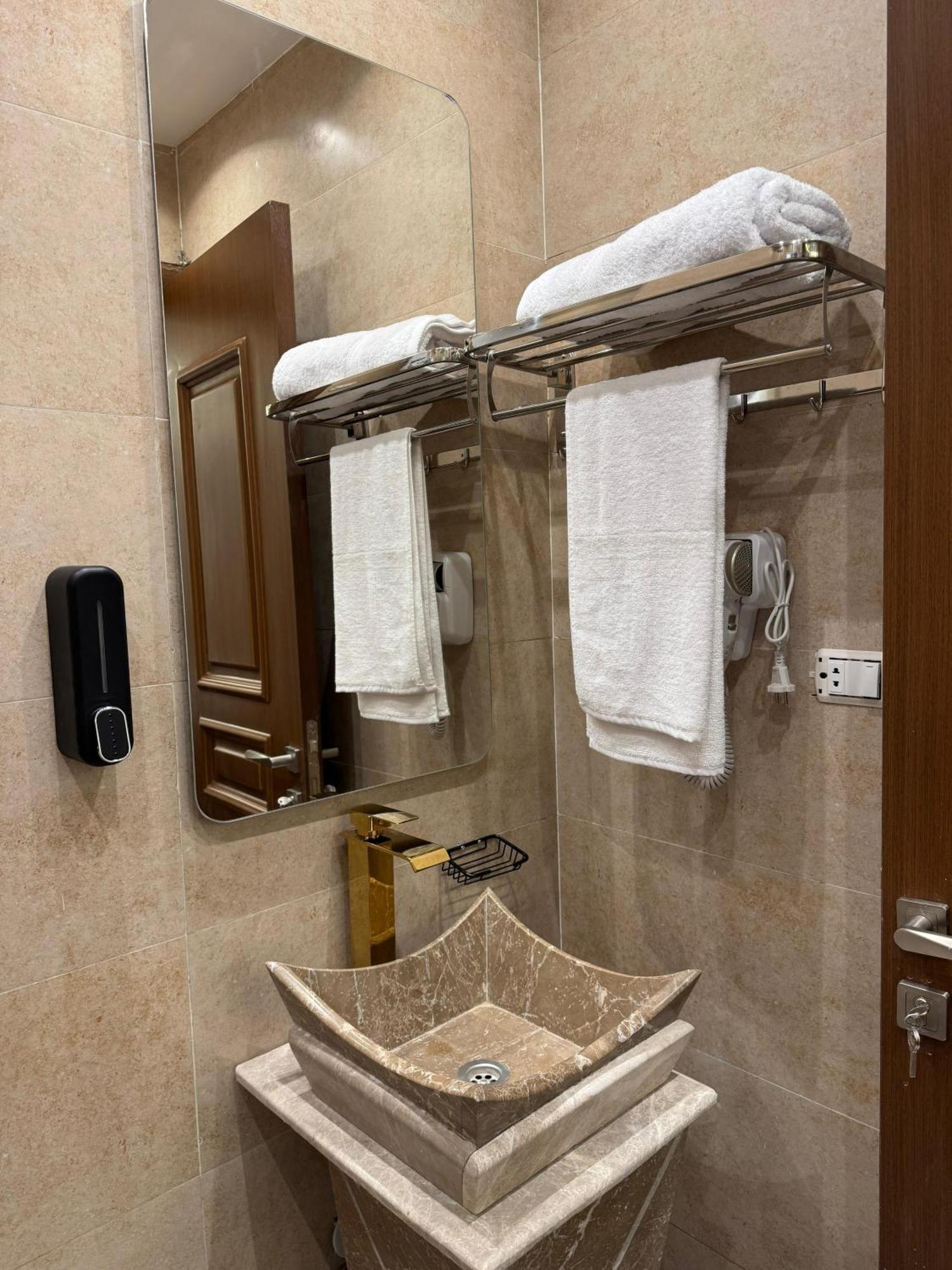 New White Pyramids Inn Ghatati 외부 사진
