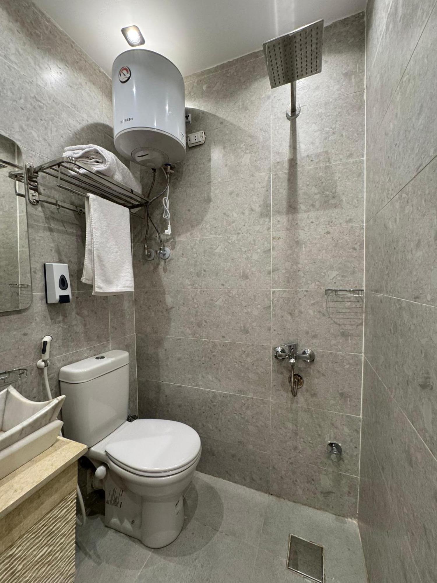 New White Pyramids Inn Ghatati 외부 사진