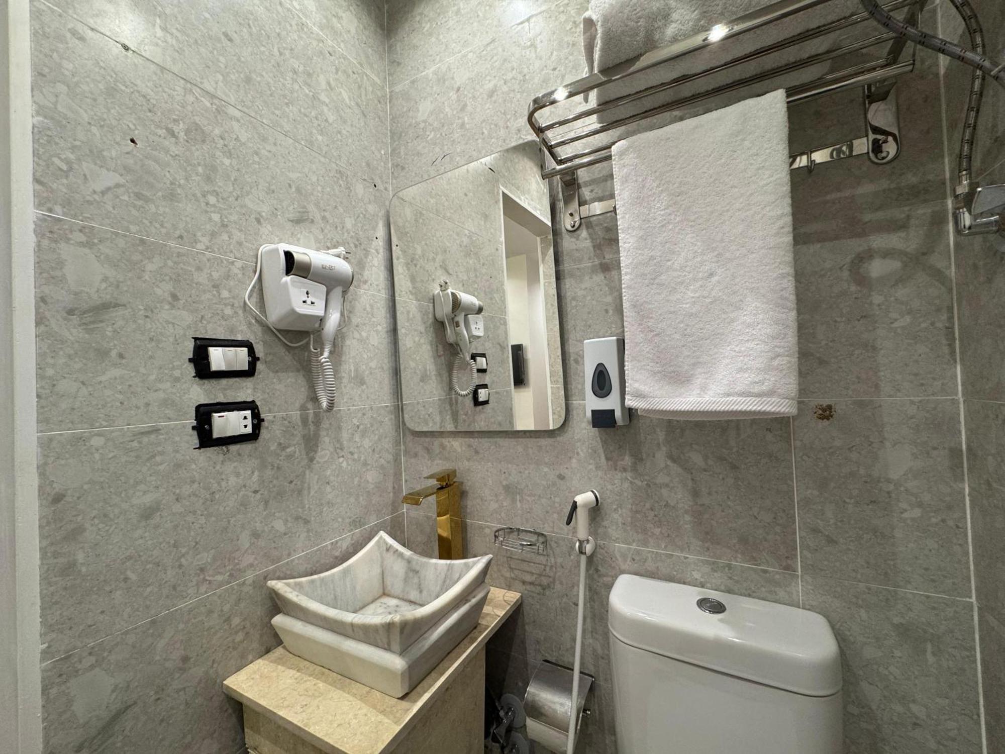 New White Pyramids Inn Ghatati 외부 사진