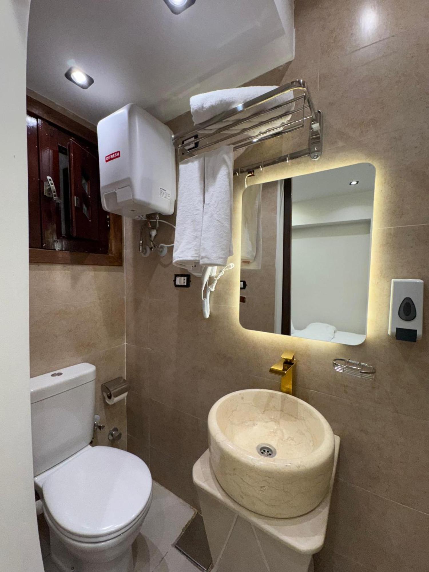 New White Pyramids Inn Ghatati 외부 사진