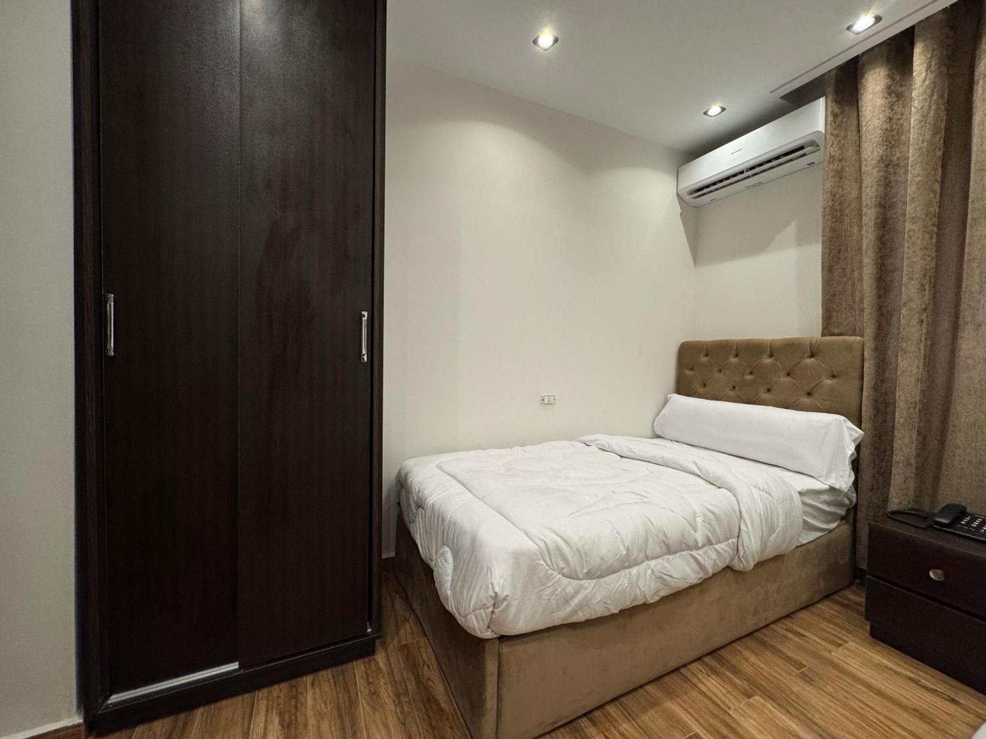 New White Pyramids Inn Ghatati 외부 사진