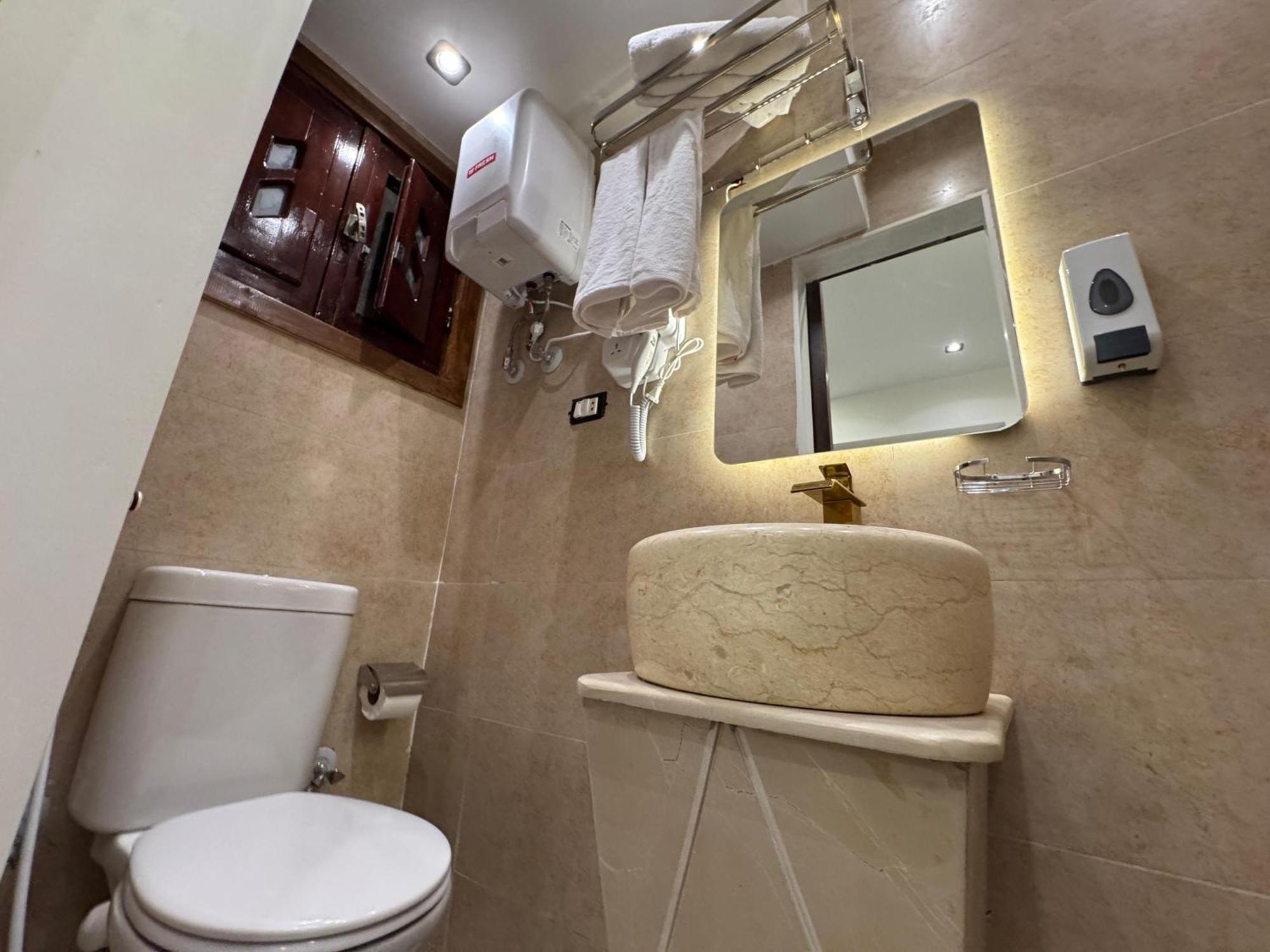 New White Pyramids Inn Ghatati 외부 사진