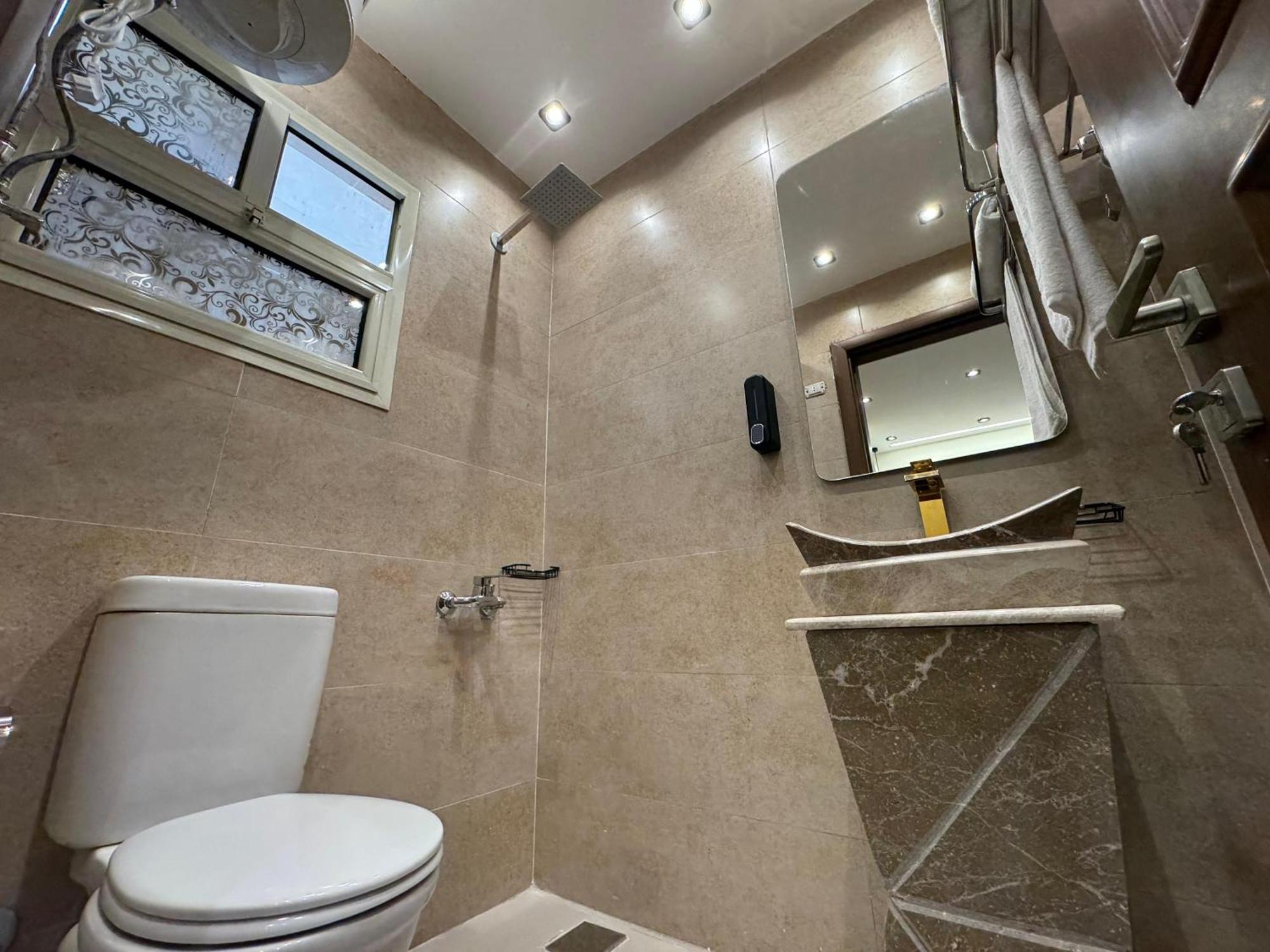 New White Pyramids Inn Ghatati 외부 사진