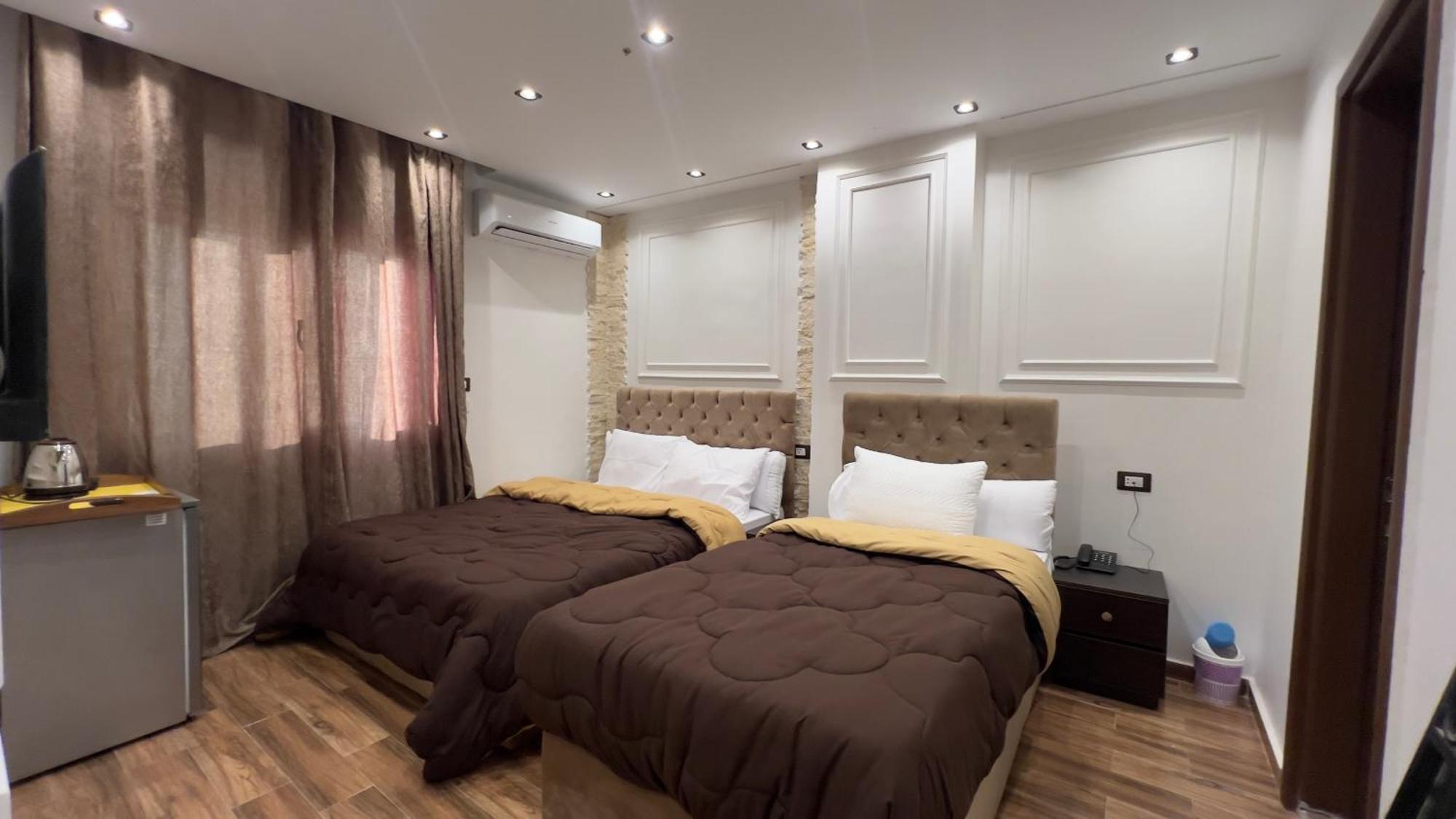 New White Pyramids Inn Ghatati 외부 사진