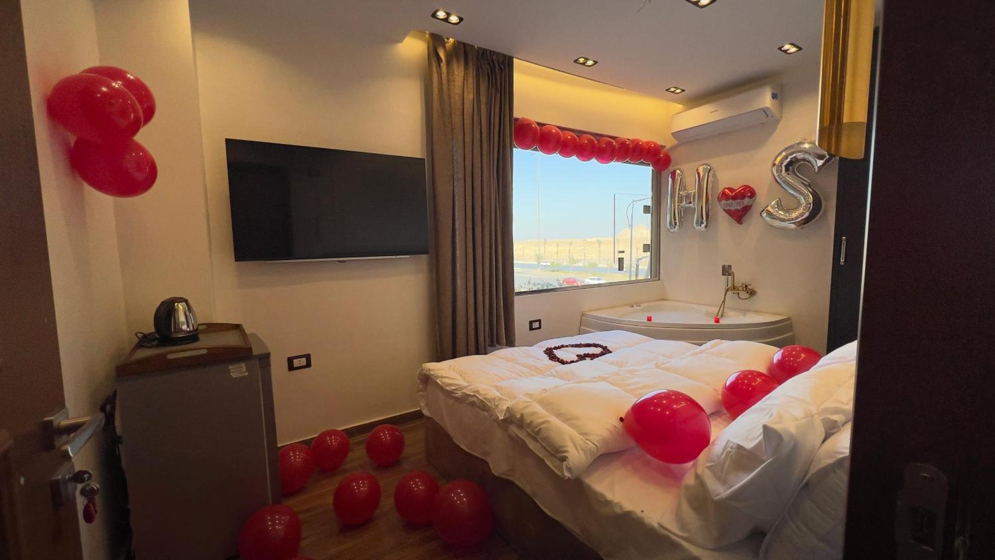 New White Pyramids Inn Ghatati 외부 사진